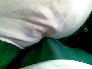 Bébi, nagyon aranyos. Egy lány barna hajú, kecses, karcsú, fehér ruha, póló a nap ez egy masszázs ülés. Levette a ruháit, lefeküdt, a masszőr ujjai elkezdtek navigálni az olajjal töltött törékeny testen. Miközben a hasán fekszik, szexfilme kényelmes, de amikor a hátán fekszik, elkeseredett volt. Tehát most az embereknek meg kell masszírozniuk a kakasát.