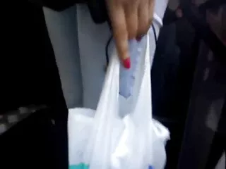 A diákok visszavonulnak egymással. Saját házi feladatot végeznek, de amikor fáradt vagyok vele, úgy döntöttek, hogy szexelnek. Megnyalta a fejét, a ruhákat és a porno video magyarul bugyit. Lenyelte az összes farkát, és megérintette a párnát. És mindezt azért, hogy egy falat spermatörést kapjunk. Aztán szexelnek a kanapén, ő rajta, és egyre gyorsabban mozognak.