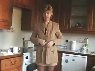 Egy japán nő számára, varázsa, nincs semmi izgalmasabb, mint a szex a barátjával, aki soha nem elégedett. Nagyon alkalmasak a barna hajú lánynak, az ágyon, mert folyamatosan új módszereket hozhatnak létre a szórakozáshoz. Miután időt töltött arra, házi sexvideó hogy átélje a legizgalmasabb pillanatokat, amikor két emberrel találkozik, egy japán nő még mindig az egyik barátjának, hogy szeretkezzen a konyhában. Maszturbáció, Orgazmus, hotel, fold Yoshikawa a konyhában, finom csirke.