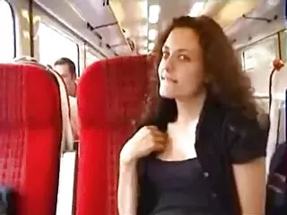 A hosszú farkú szőke hajú férfi szeretné megkapni a masszázs folyamatában szokatlan simogatásokat. Christie Stevens híres azzal a képességgel, hogy időben megálljon . . magyarul beszélő pornó videók izom ügyfél, majd kapcsolja, hogy sokk a férfi a szívó.