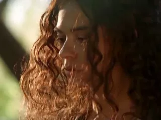 A férfi amator fasz meghívja két barátját a lakásába, hogy igyon bort, és nyugodt légkörben töltse az éjszakát. Mindy Miley levetkőzik a barátja előtt, majd keményen megdugják egymást, maszturbáció, ne felejtsd el kényeztetni egymást.