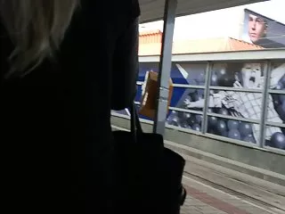 Egy csinos lány ruhát teljes pornó filmek magyarul átlátszó tükör. Megsimogatta a melleit, és elkezdte simogatni a testét. Levette a ruháit, és meglátta a vagináját a tükörben, amitől nagyon izgatott lett.