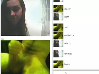 Igyál, egyél egy snacket, majd szexelhetsz. Általában ez egy olyan helyzet, amely meglehetősen szabványos a női nem népszerűsítésére. De ez a személy annyira fontos amator fasz volt, hogy vezetés közben még egy autó kormánya mögött is szopni kezd!!!!!