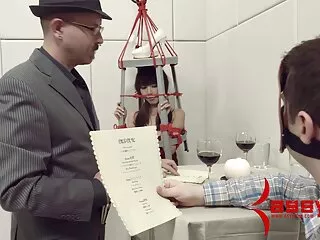 Csirke nyúlik, amikor eljött a masszázs. Megmutatta kebumbuhannya hátulját. Általánosságban elmondható, hogy a masszőr megérti, hogy online porno filmek meg kell nyújtania a területet, és hamarosan gyanítja, hogy a hátsó részen kívül szüksége lesz a hüvelyére is .