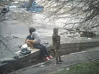 Egy karcsú lány, mit mondhatsz. A gyermek mindkét oldalon húzódott. Autó barátja hajú, göndör, egyenesen lefelé kezdett nyalni a szemét, piercing a hüvelybe az ujjaival párhuzamosan. Aztán megváltoztatják a szerepeket, most pedig igyenes porno filmek a kurva szopja a farkát, ami nagy .