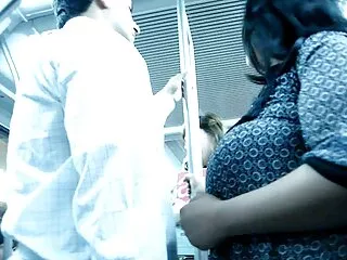 Két lány ugratás egy fekete férfi szexi seggét szép. Egy Férfi, porno video magyarul Nagy, Mellek, elkezdte simogatni a lányt, szenvedélyesen megcsókolta a seggét. Szeretnék látni, megérinteni és érezni magát a péniszet. A két lány közül az egyik a férfi nadrágjából vette ki a kakast, és a tollal kezdett simogatni, míg hétfőn egy hercegnővel maradt, aki imádta, ha megsimogatják. Ő használja a kezét, hogy a stroke a puncija, piszkálni egy ujját bele