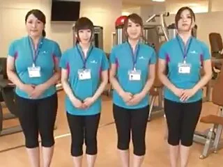 Kövér macska otthon tréner erősítő edzés. Pria Idaman bámult a mellek, egy szép Segg, Nagy láb, majd néhány perc múlva, simogatta a haját barna, hogy egy nagy varázsa. Nyújtás vagina az asztalon. Lány, mint egy edző bolt, és én is stílus és ült szekxporno rajta. Végül eléri a magas, sok cum az arcán.