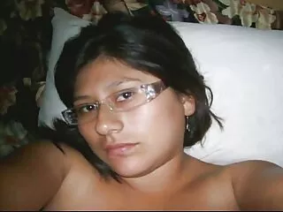 Lány nagyon akar tejes porno film lenni egy csillag. Jött egy casting felnőtt film. A filmet ott forgatták. Nyissa ki az ingét, tegye szét a lábát. A fickó dörzsöli Klit neki, majd ő lenyelni minden nagyobb, mint maga. A hús a főszereplő gyorsan kezdett megtelni vízzel, majd a szája hatására fejlődött ki. Készen áll. A rákban szenvedő lány kegyetlenül megnézi az oldalt, hogy megtalálja az erőt. Igen. A színésznő olyan értékes arany. És milyen érdekes-énekelni egy dalt.