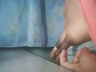 Egy gyönyörű nő ül a másik porbo videok oldalon. A lányok még mindig viselnek farmert, Segg csak csodálatos, de mi lenne meglepve, hogy tudja, hogy akkor is, ha nem viselnek farmert, nagy szamár, ők is nagyon szép. Aztán a fiú éppen időben jött, minden gyermek jogával.