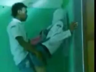 Két leszbikus nagyon őrült felnőtt, felnőtt korban, halászattal foglalkozik. Miután levetkőzik, az utak már tele vannak, különféle dolgokat kezdenek megváltoztatni a végbélnyílásába. Fájdalommal sikoltoztak, amatör fasz ugyanakkor örömmel.